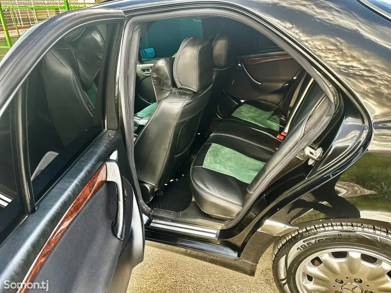 Mercedes-Benz C class 2000 · 3.2 AT
