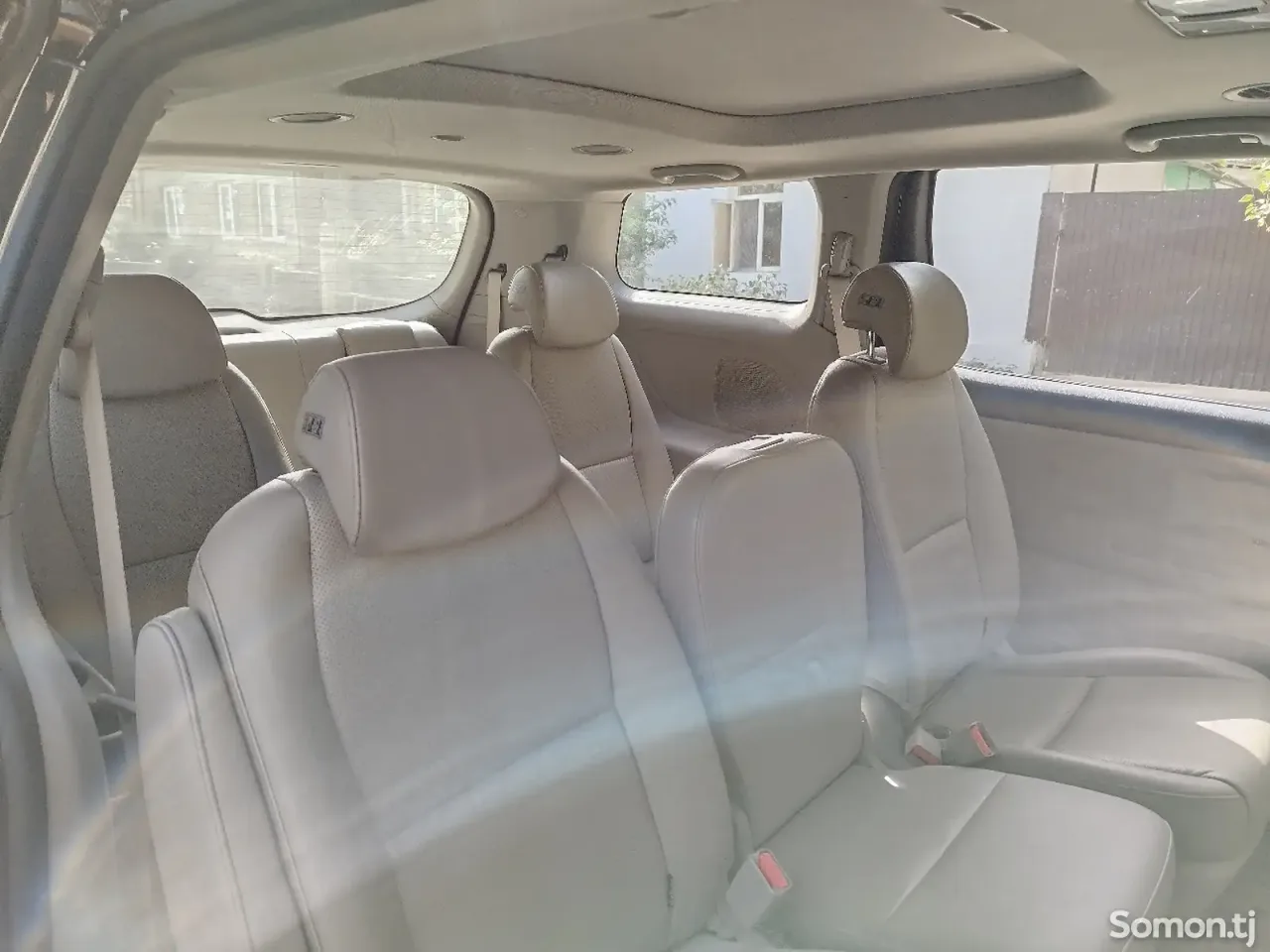 Kia Carnival 2015 · 2.0 AT