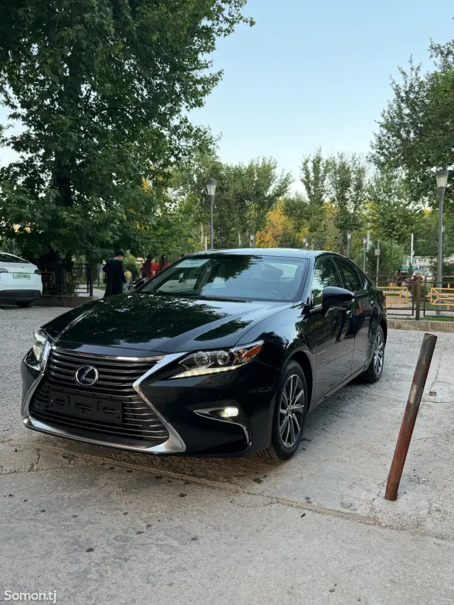 Lexus ES series 2017 · 2.5 AT