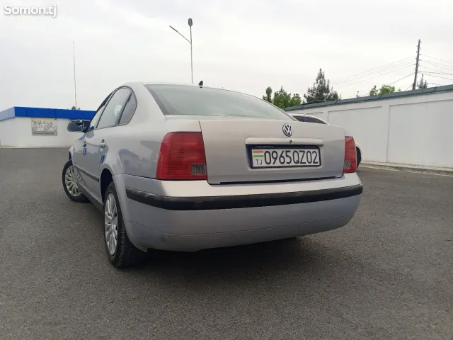 Volkswagen Passat 1997 · 1.6 MT