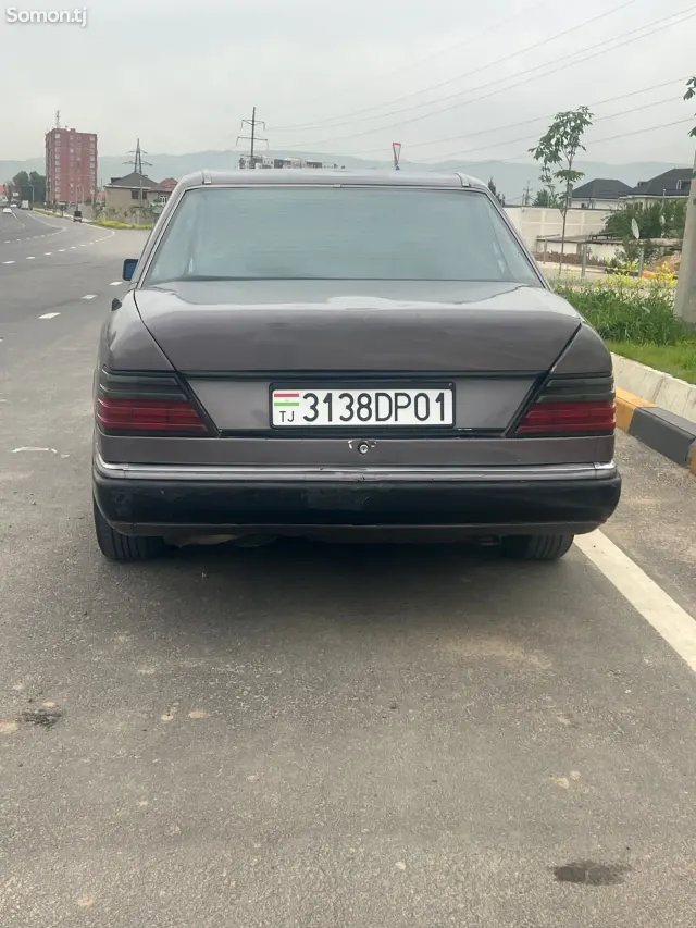 Mercedes-Benz W124 1992 · 2.0 MT