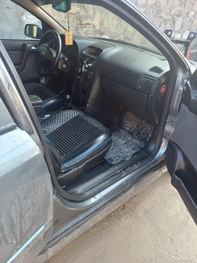 Opel Astra G 2001 · 1.6 MT
