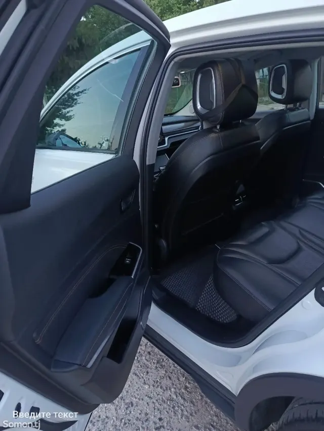 Hongqi E-HS3 2019 · 3.2 AT
