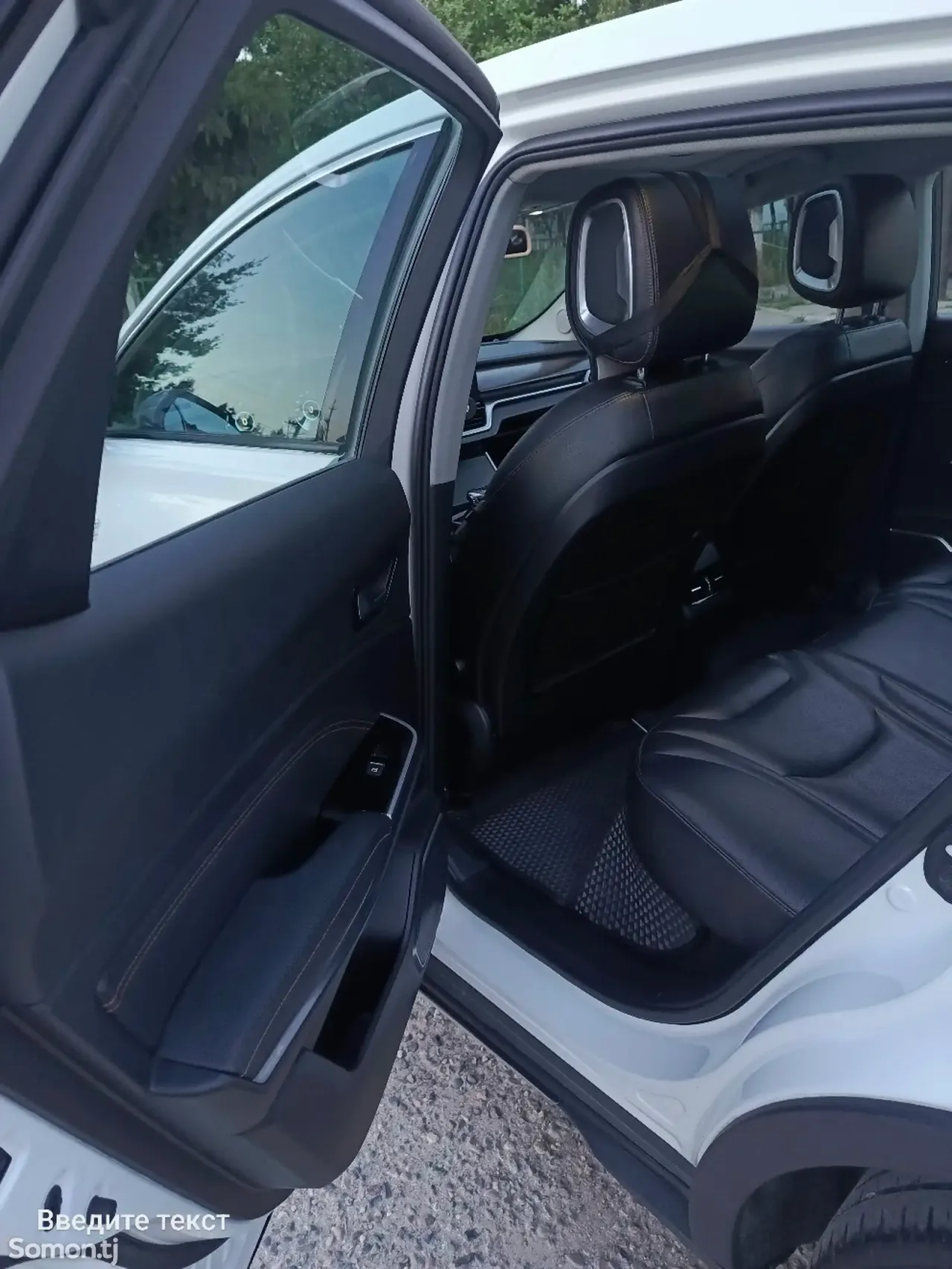 Hongqi E-HS3 2019 · 3.2 AT