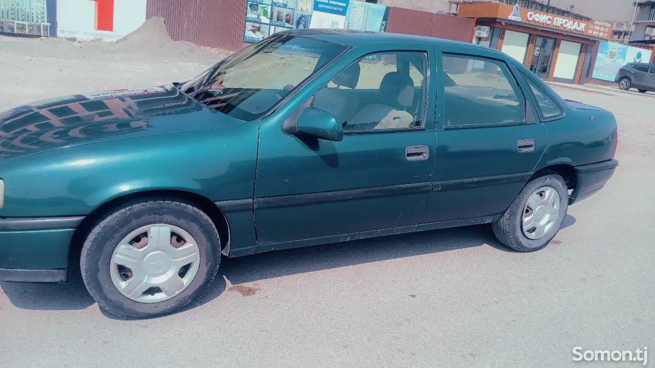 Opel Vectra B 1995 · 1.6 MT