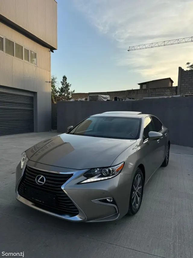 Lexus ES series 2016 · 2.5 AT