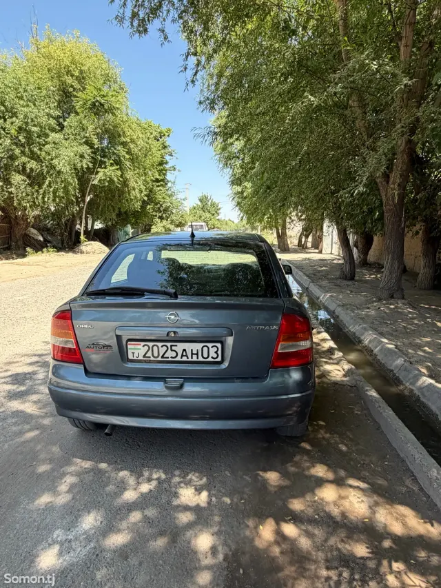 Opel Astra G 1998 · 1.6 MT