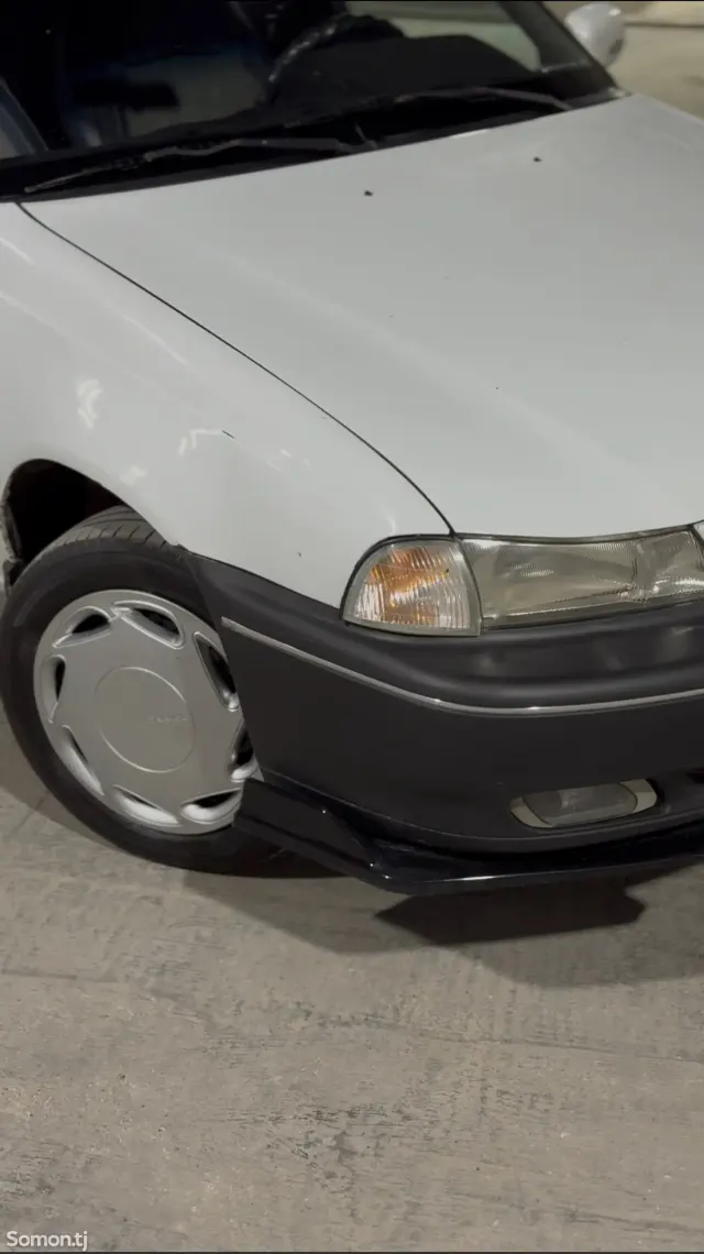 Daewoo Nexia 1995 · 1.5 MT