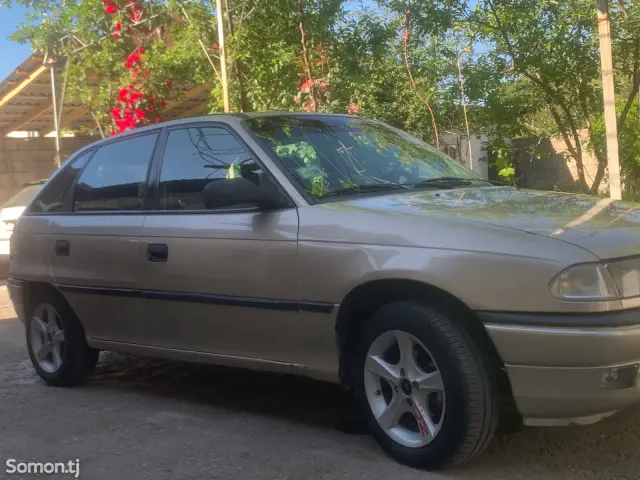 Opel Astra F 1997 · 1.6 MT