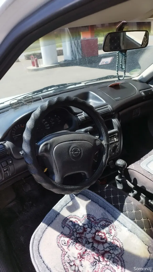 Opel Astra G 1996 · 1.6 MT