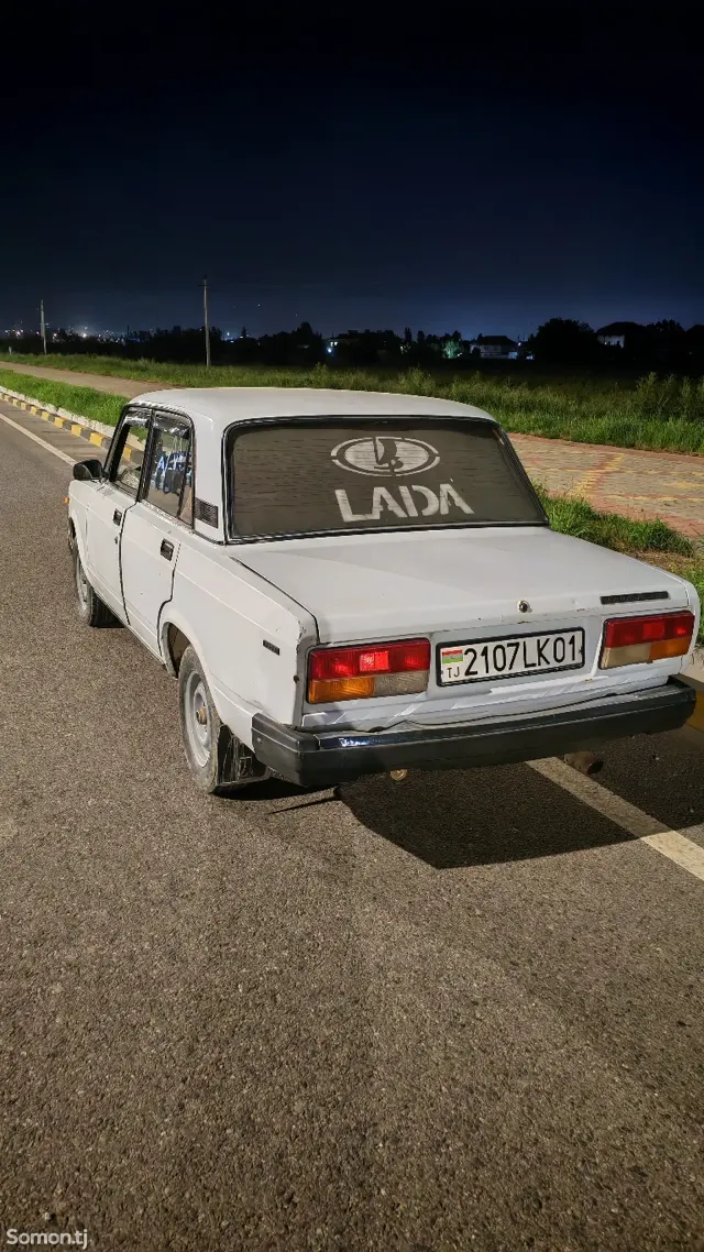 Lada (ВАЗ) 2107 2000 · 1.5 MT