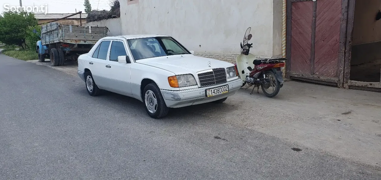 Mercedes-Benz W124 1993 · 2.0 MT