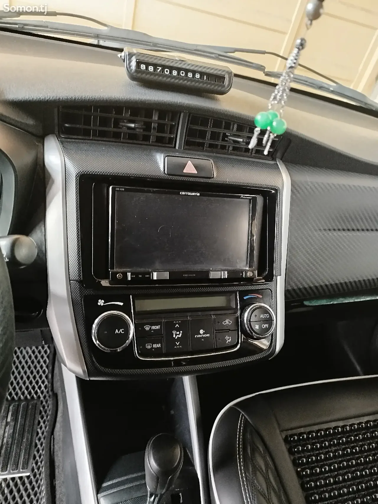 Toyota Corolla 2015 · 1.5 AT