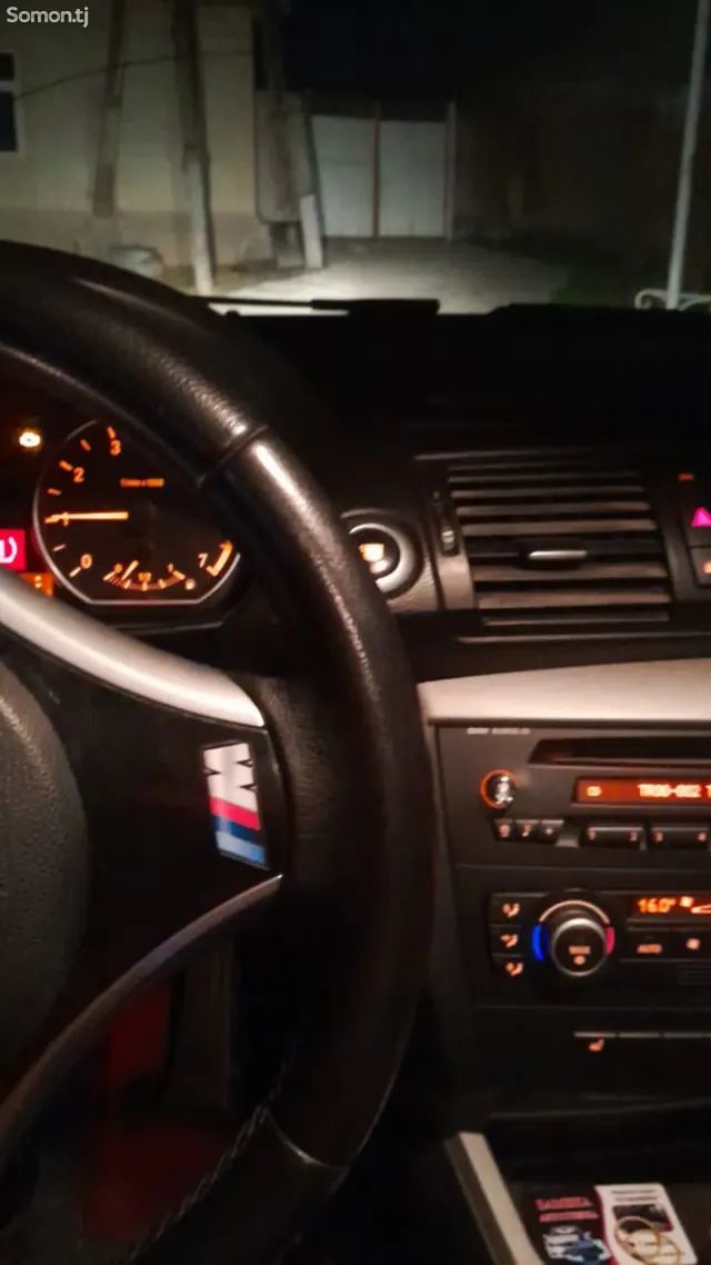 BMW 1 series 2010 · 2.0 MT