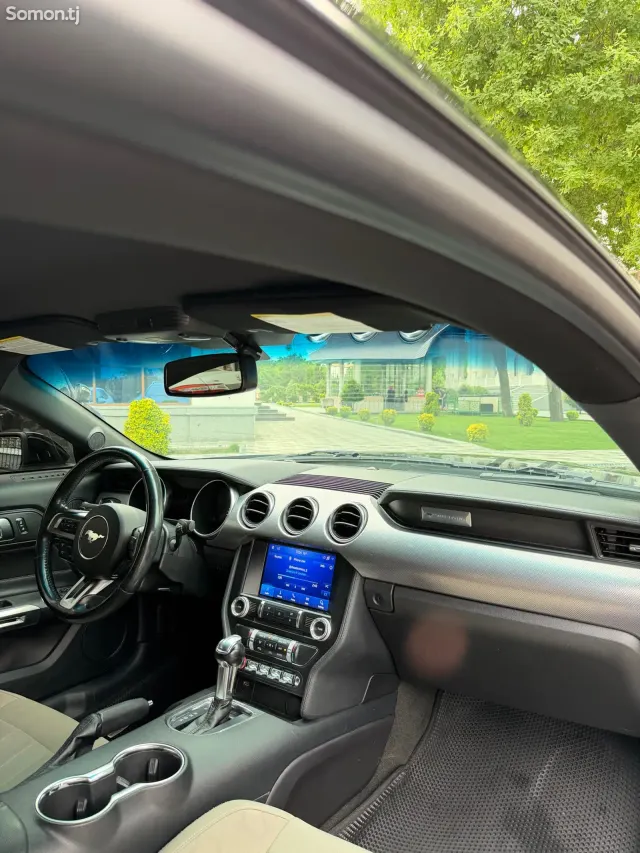 Ford Mustang 2018 · 2.3 AT