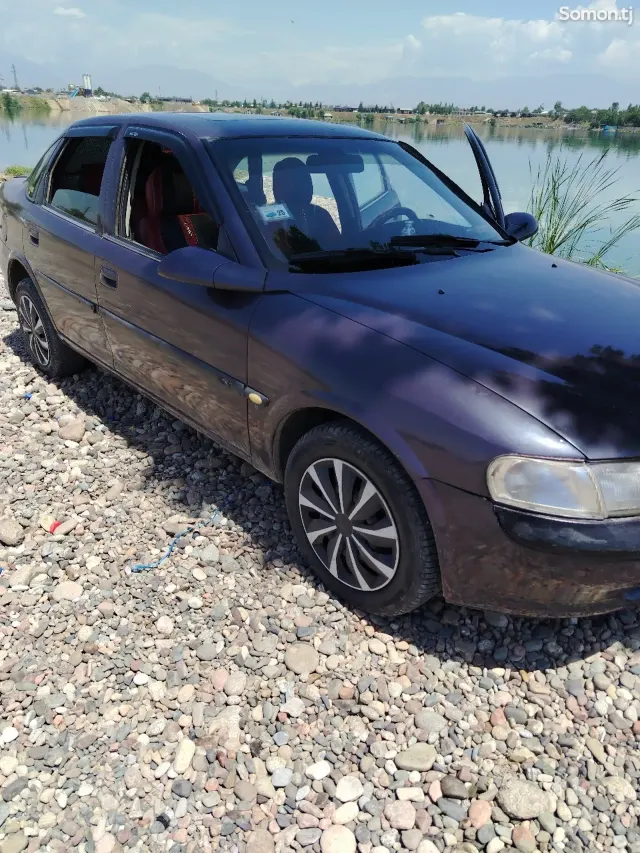 Opel Vectra B 1996 · 1.6 MT