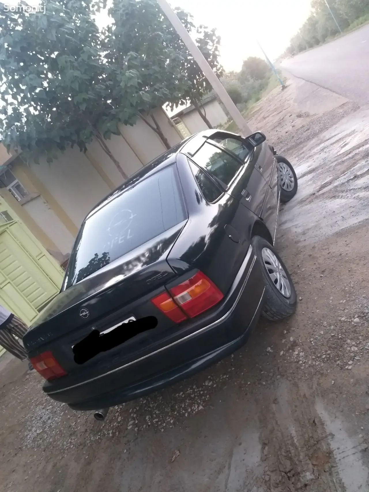 Opel Vectra A 1995 · 1.6 MT