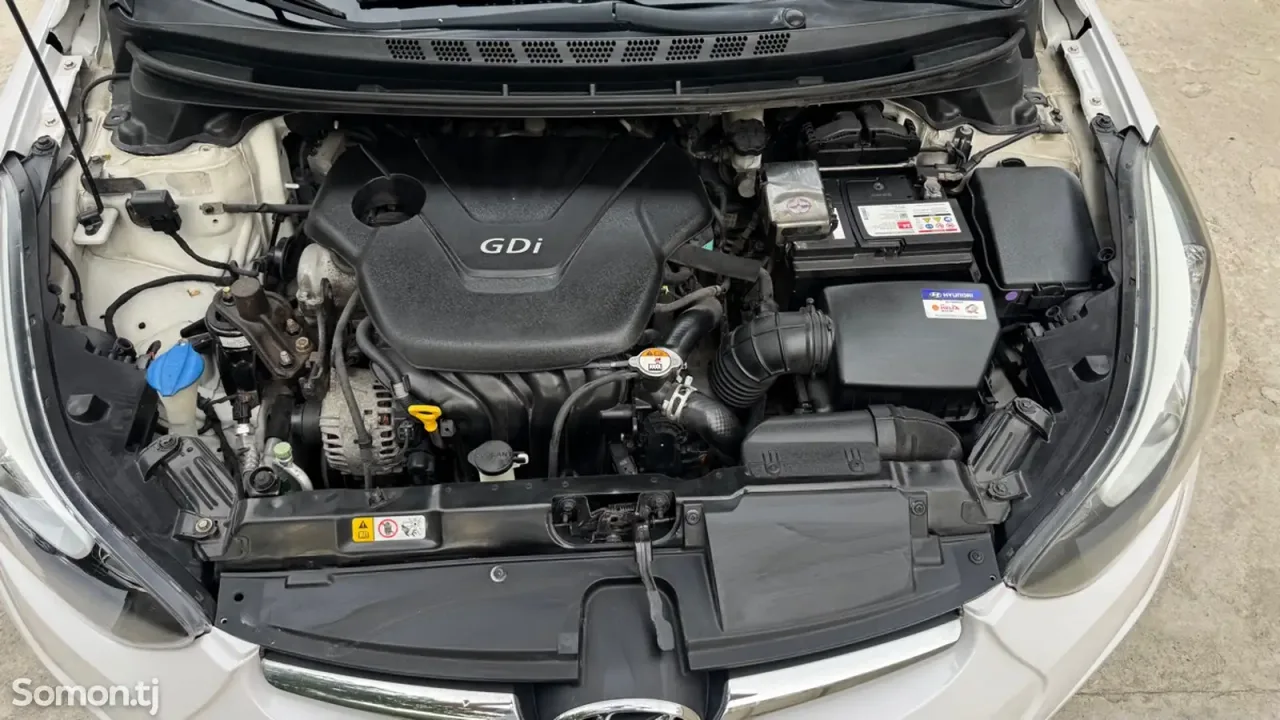 Hyundai Avante 2015 · 1.6 AT