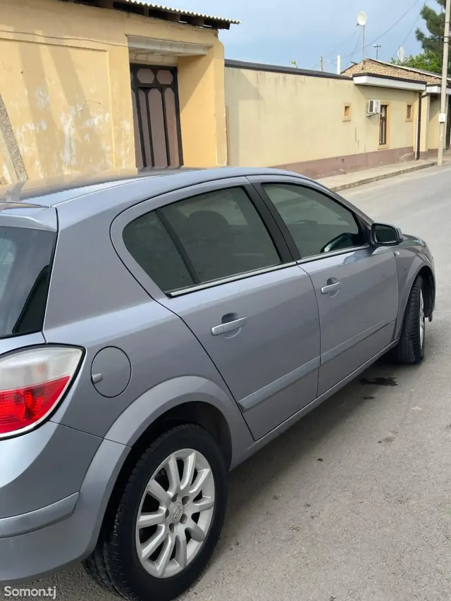 Opel Astra H 2006 · 1.8 MT