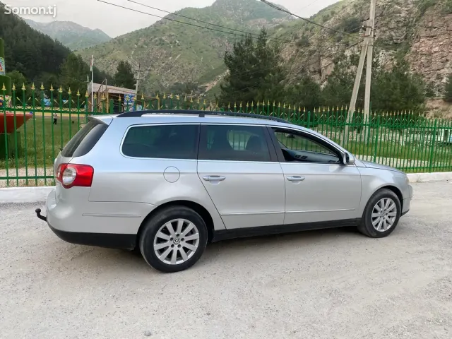 Volkswagen Passat 2006 · 2.0 MT