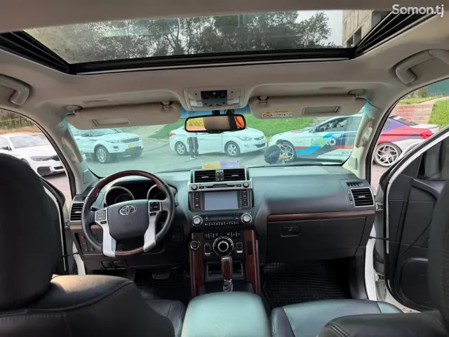 Toyota Land Cruiser Prado 2016 · 2.8 AT