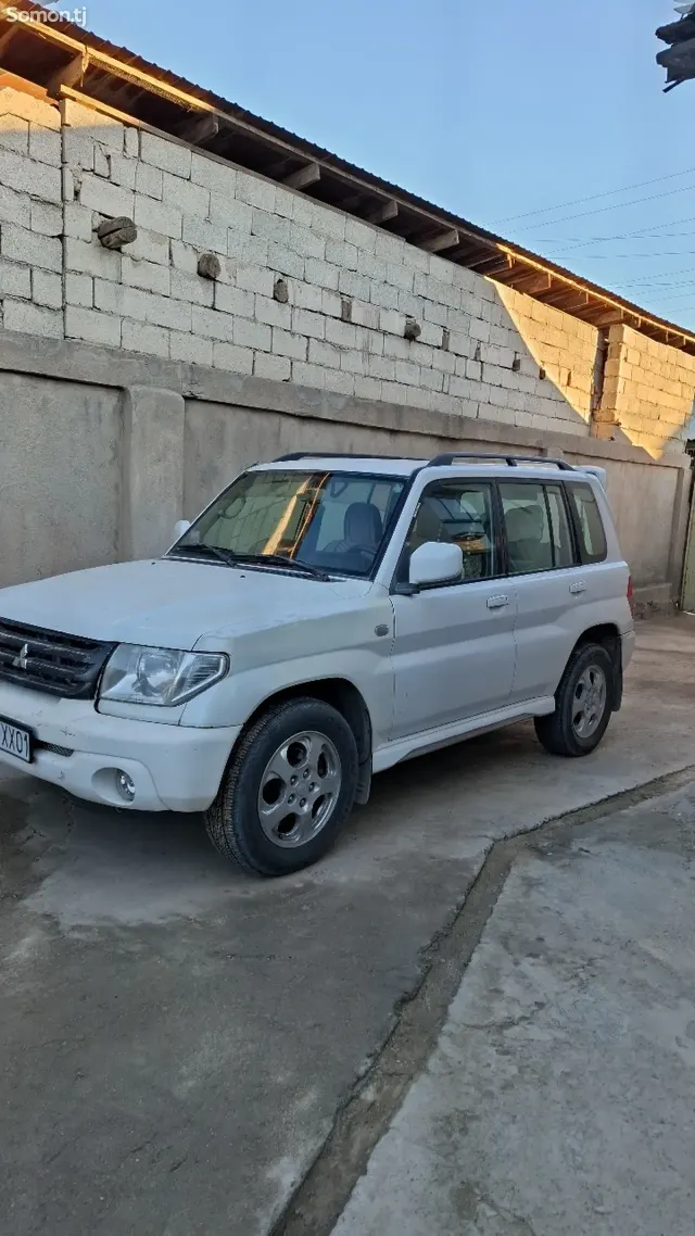 Mitsubishi Pajero iO 2003 · 2.0 AT