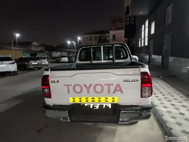 Toyota Hilux 2018 · 2.7 MT