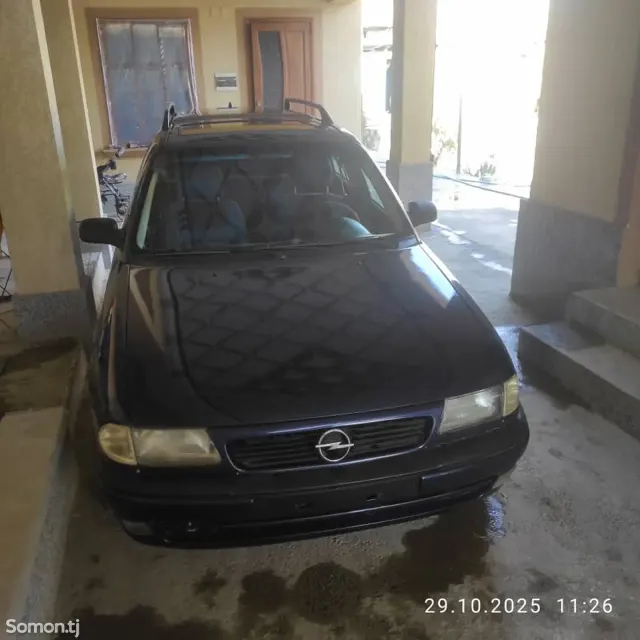 Opel Astra F 1996 · 1.6 MT