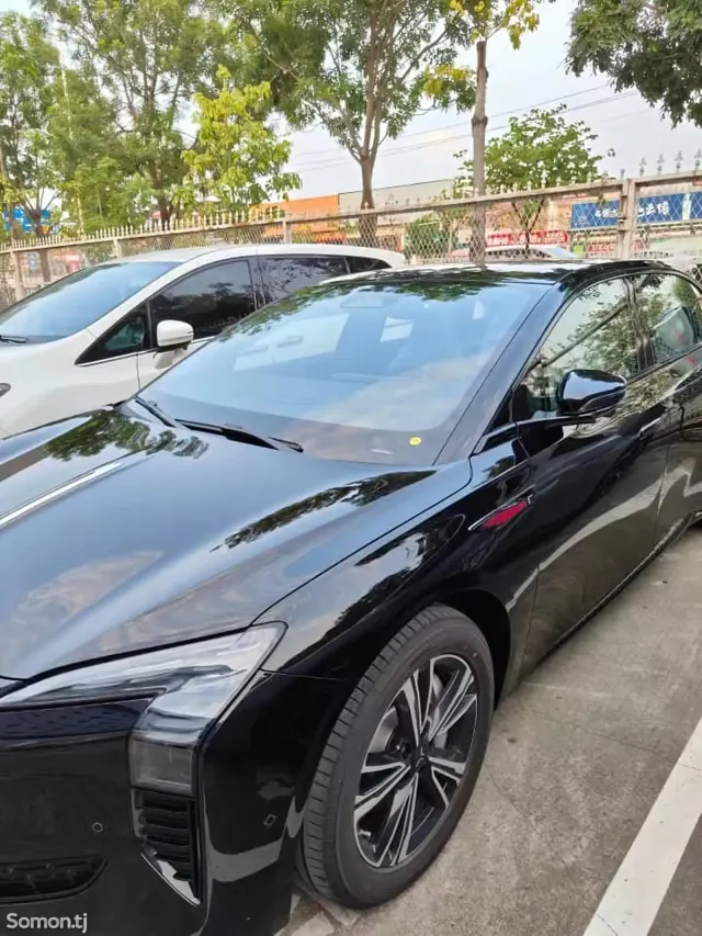 Hongqi HS7 2025 · AT