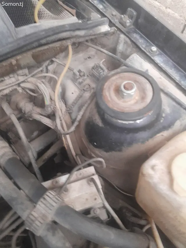 Opel Vectra A 1994 · 1.6 MT