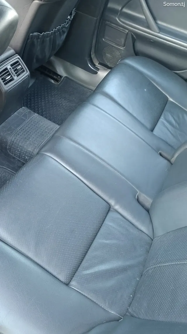Mercedes-Benz E class 1995 · 2.3 AT