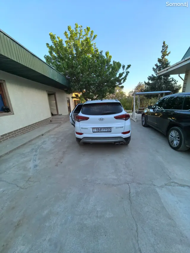 Hyundai Tucson 2017 · 1.6 AMT