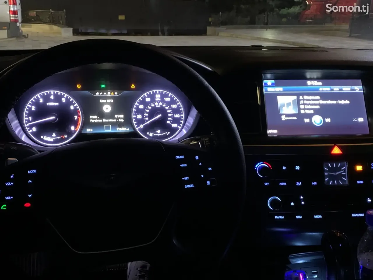Hyundai Genesis 2015 · 3.8 AT