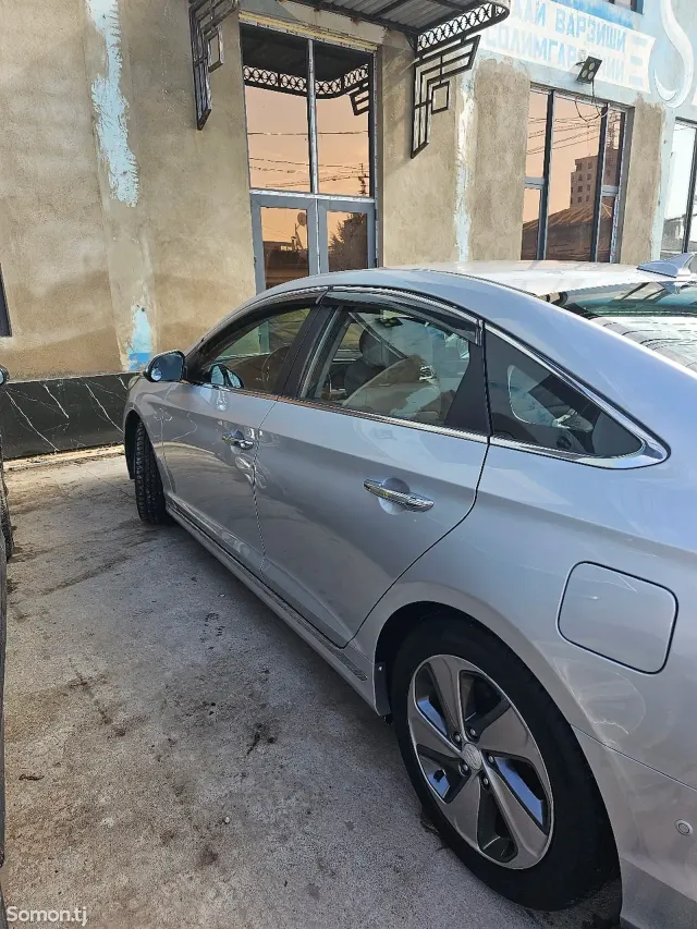Hyundai Sonata 2015 · 2.0 AT