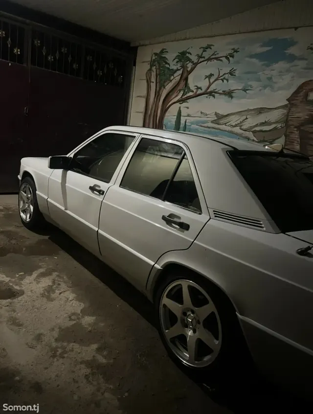 Mercedes-Benz W201 1991 · 1.8 MT