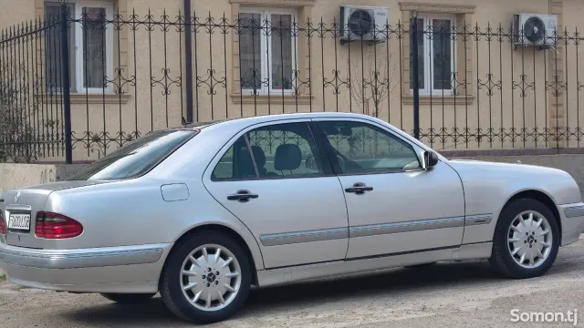 Mercedes-Benz E class 2000 · 3.2 AT