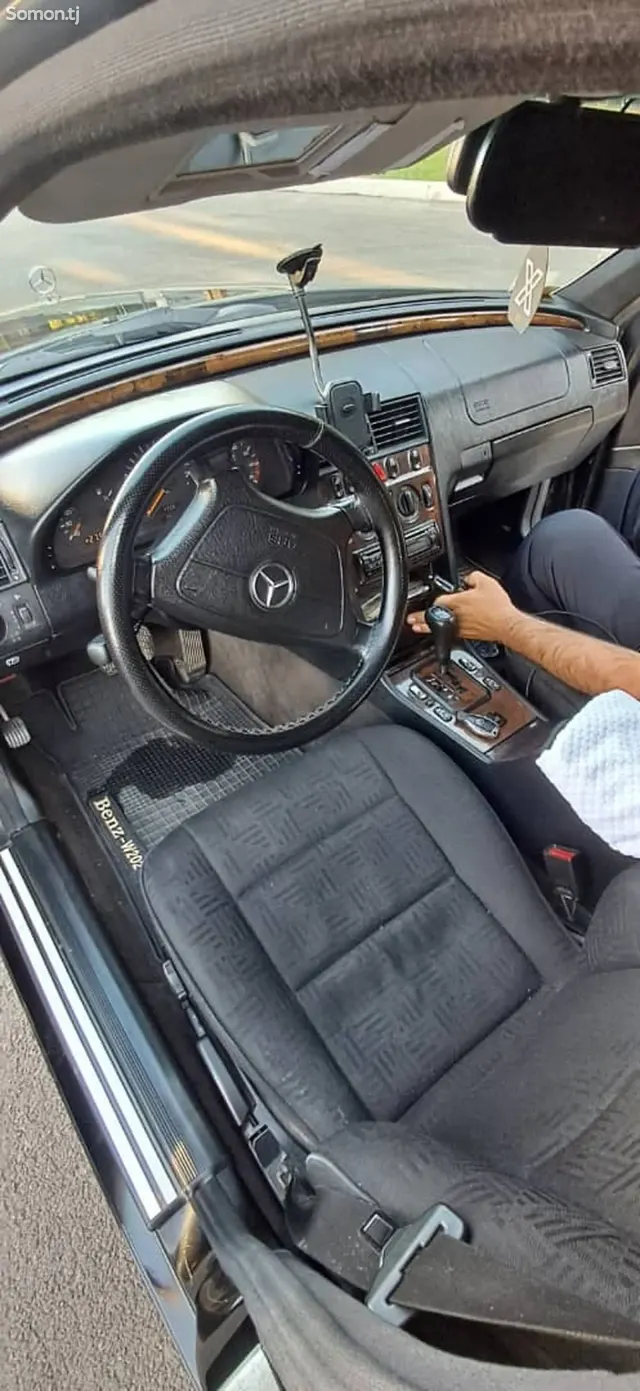 Mercedes-Benz C class 2000 · 2.0 AT