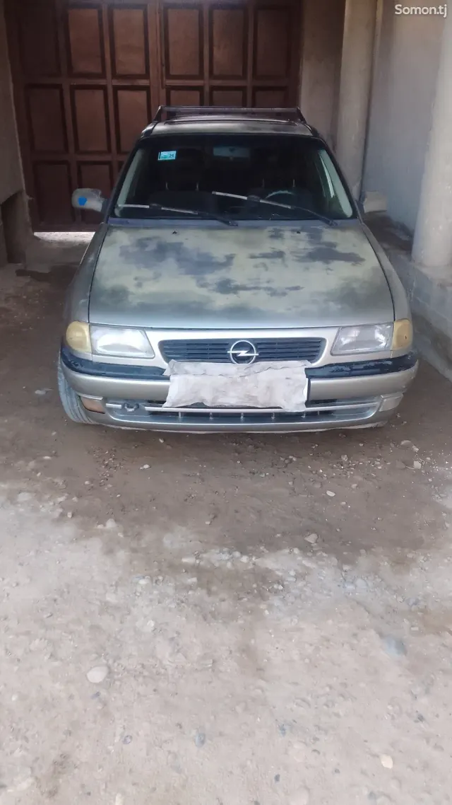 Opel Astra F 1996 · 1.6 MT