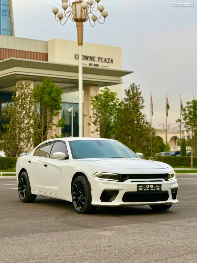Dodge Charger 2016 · 3.7 AT
