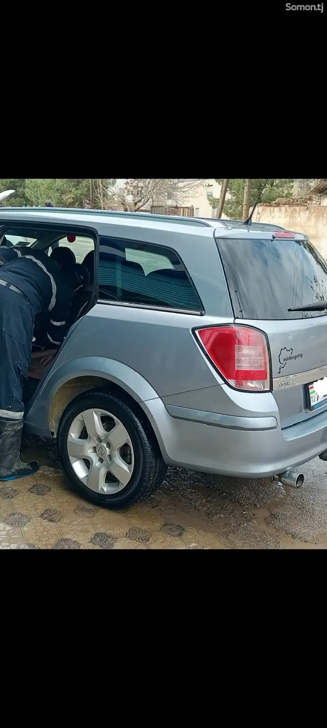 Opel Astra H 2008 · 1.6 MT