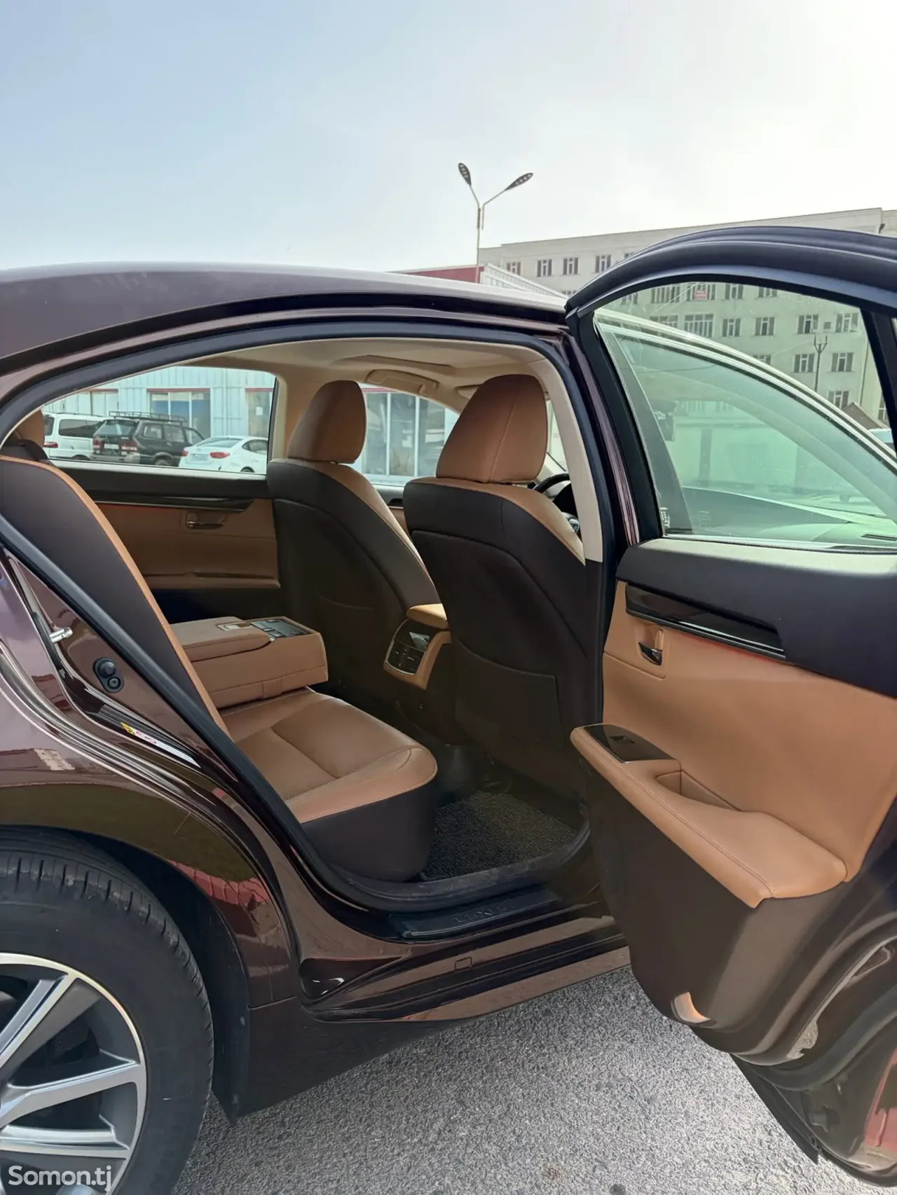 Lexus ES series 2016 · 3.0 AT