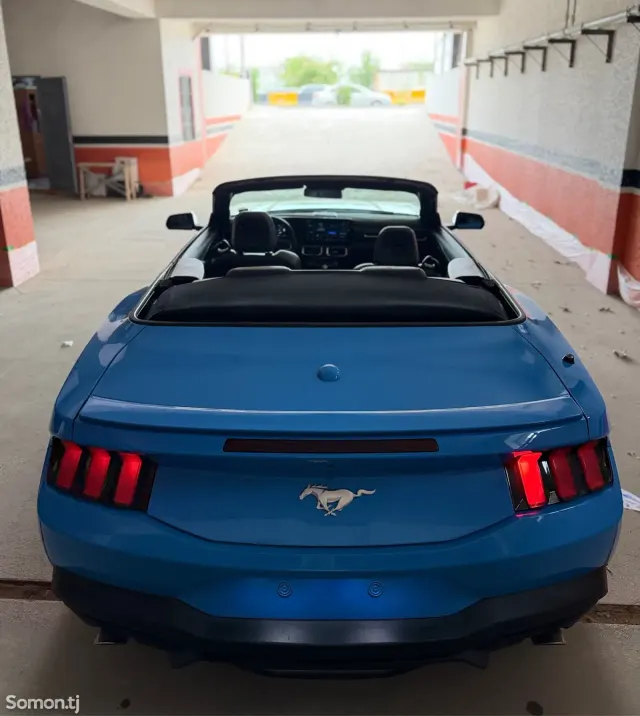 Ford Mustang 2025 · 2.3 AT