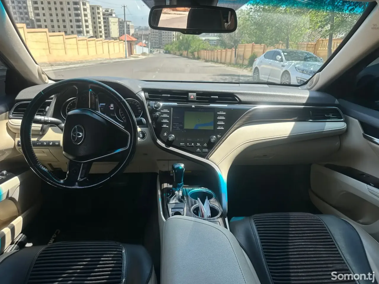Toyota Camry 2018 · 3.5 AT