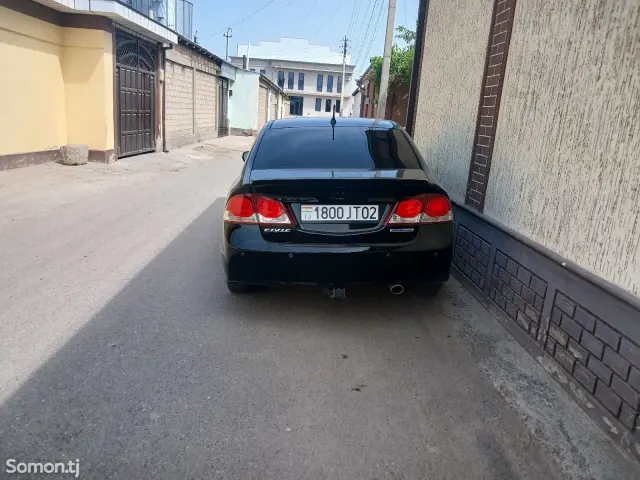 Honda Civic 2009 · 1.8 AT