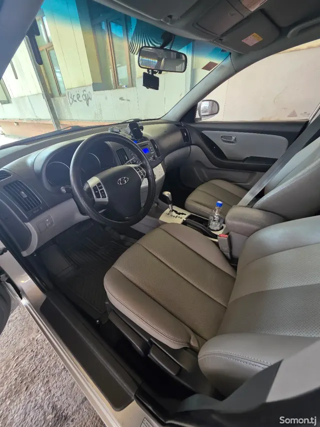 Hyundai Avante 2009 · 1.6 AT