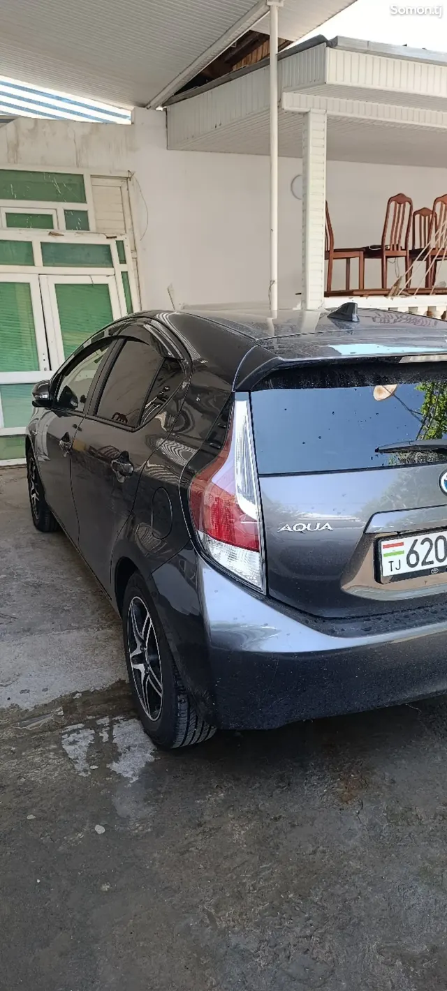 Toyota Aqua 2015 · 1.5 AT