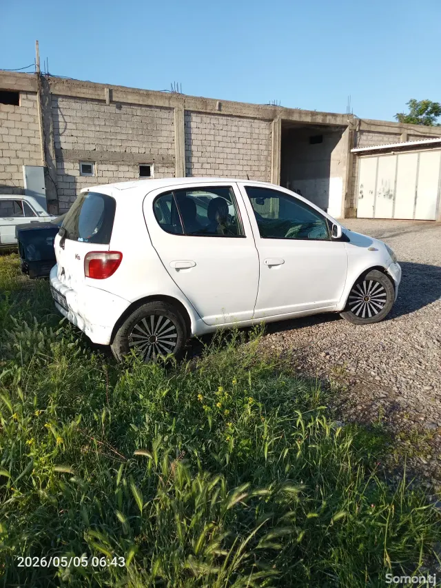 Toyota Vitz 2002 · 1.5 AT