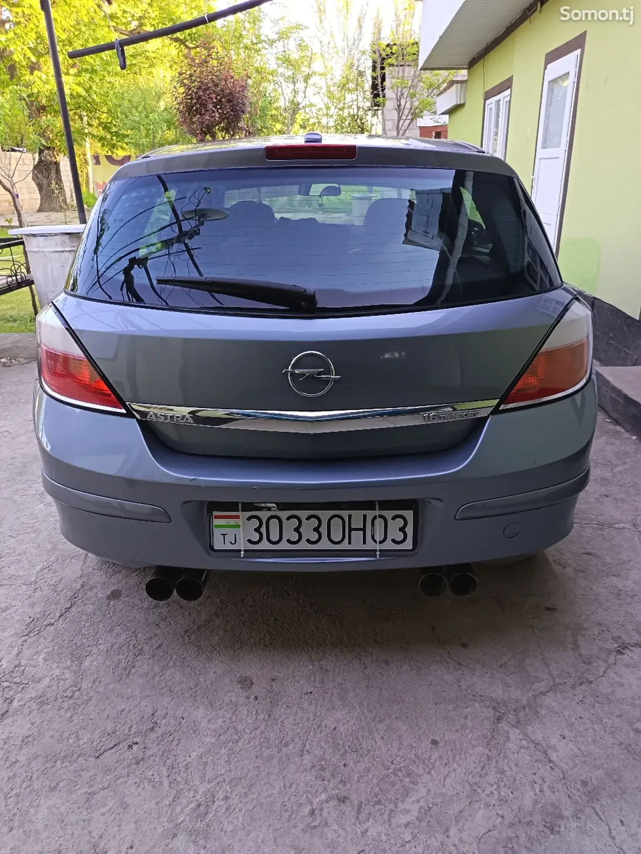 Opel Astra H 2004 · 1.6 MT