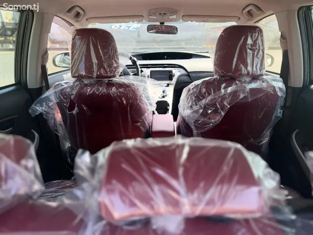 Toyota Prius 2015 · 1.8 AT