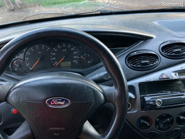 Ford Focus 2003 · MT